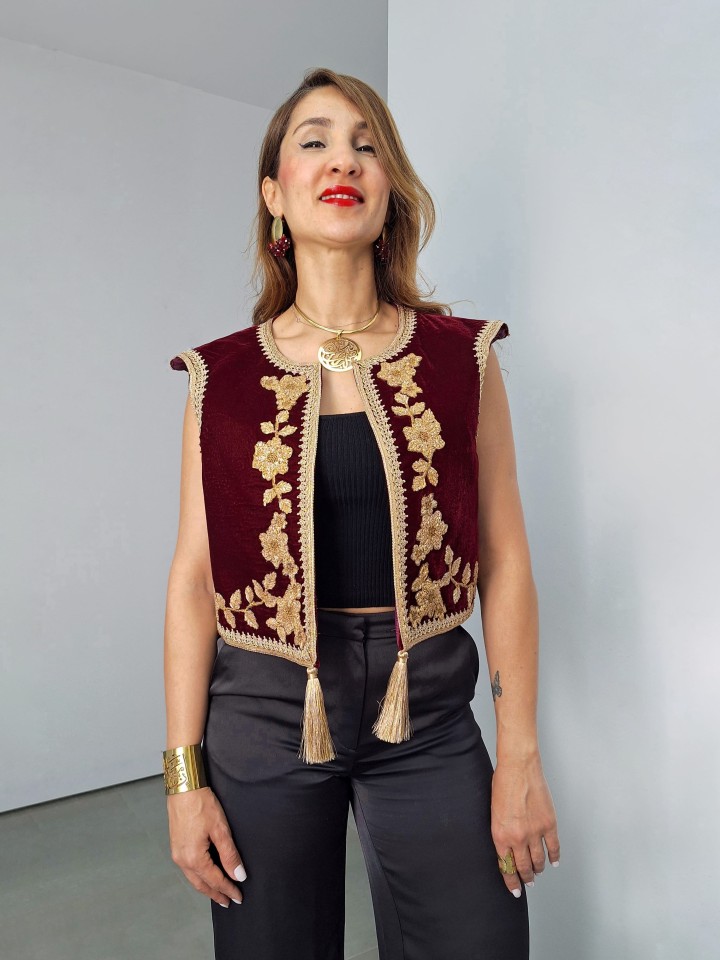 Veste Ines Velours — Épaules Structurées & Broderie de Luxe