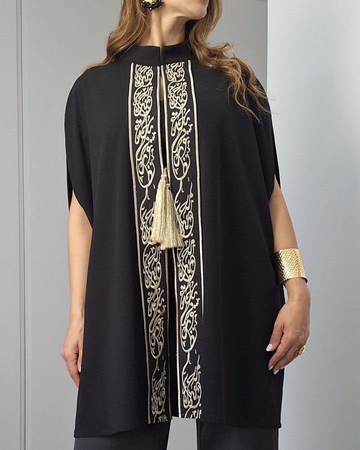 Cape Rayhana Crêpe Courte Calligraphie Évasée Chic