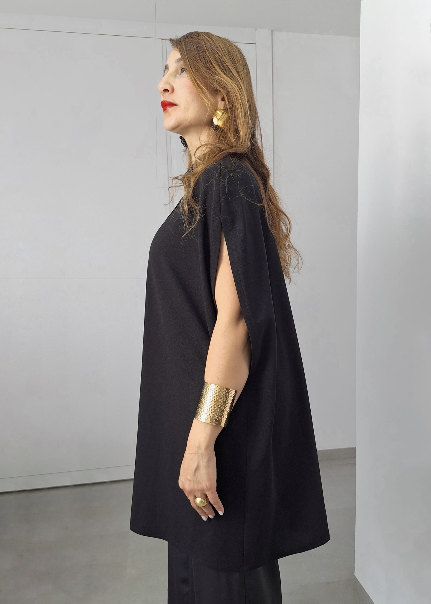 Cape Rayhana Crêpe Courte Calligraphie Évasée Chic