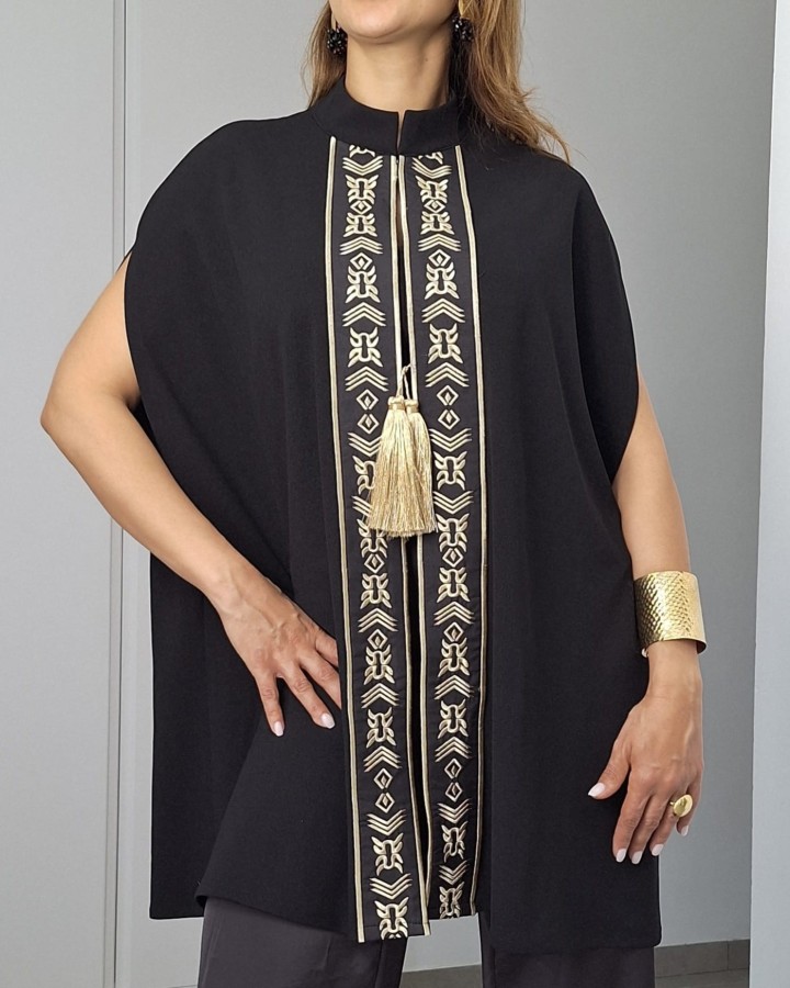 Cape Amira Crêpe Courte Évasée Bordure Berbère Chic