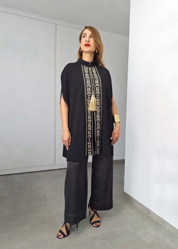 Cape Amira Crêpe Courte Évasée Bordure Berbère Chic