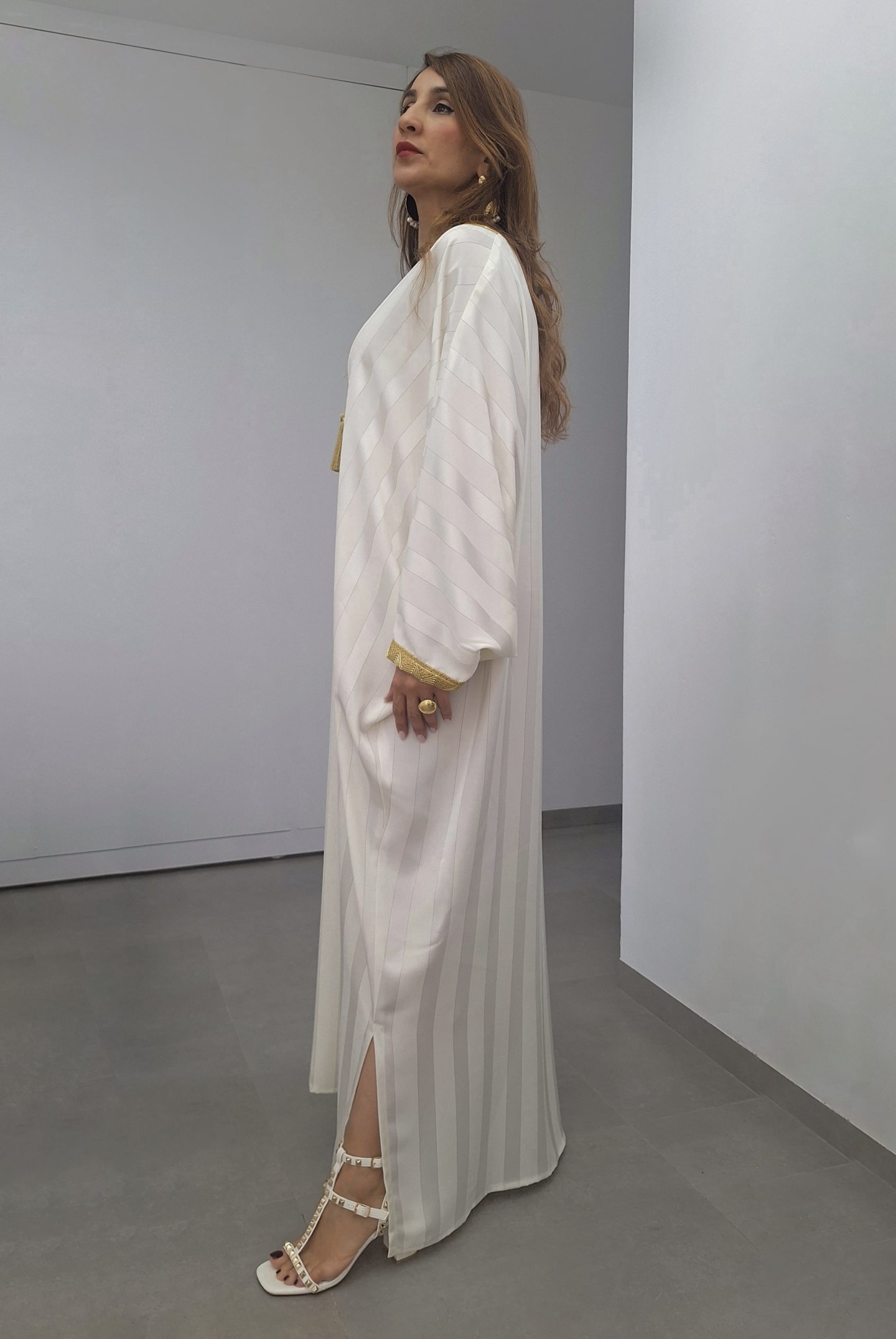 Jebba Nour Satin Papillon Fluide Chic Cérémonie Élégante