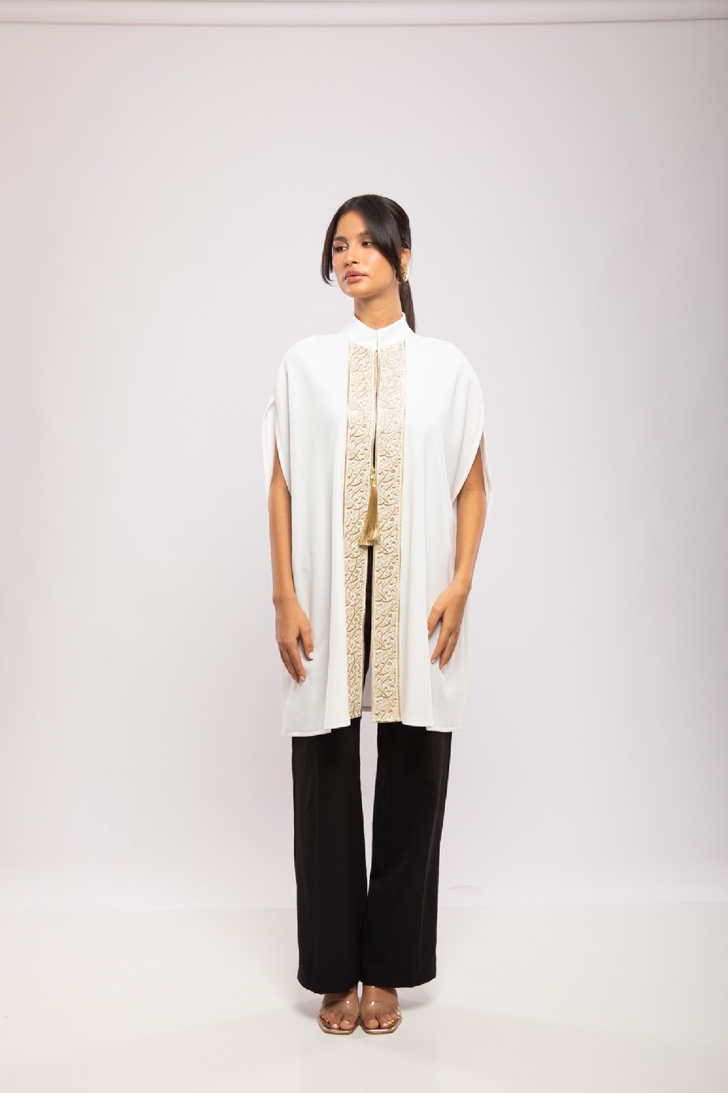 Cape Rayhana Crêpe Courte Calligraphie Évasée Chic