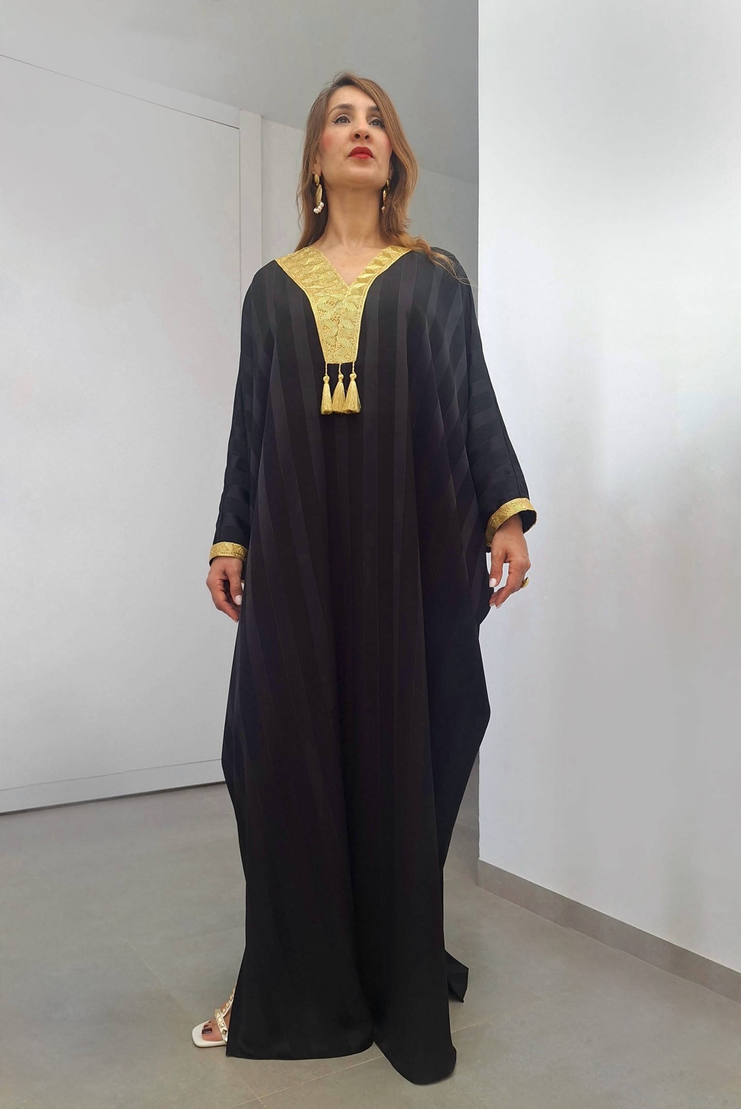 Jebba Nour Satin Papillon Fluide Chic Cérémonie Élégante