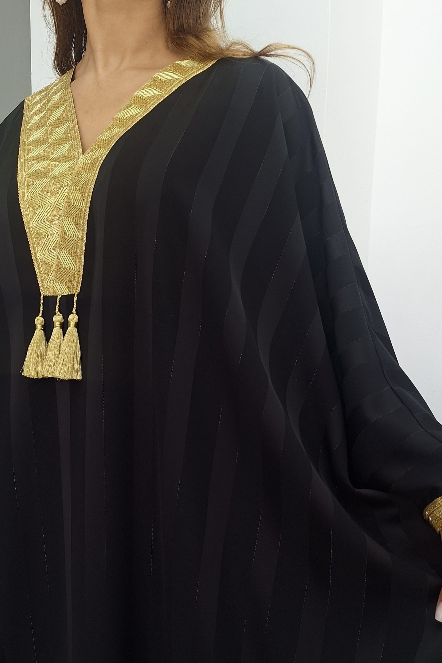 Jebba Nour Satin Papillon Fluide Chic Cérémonie Élégante