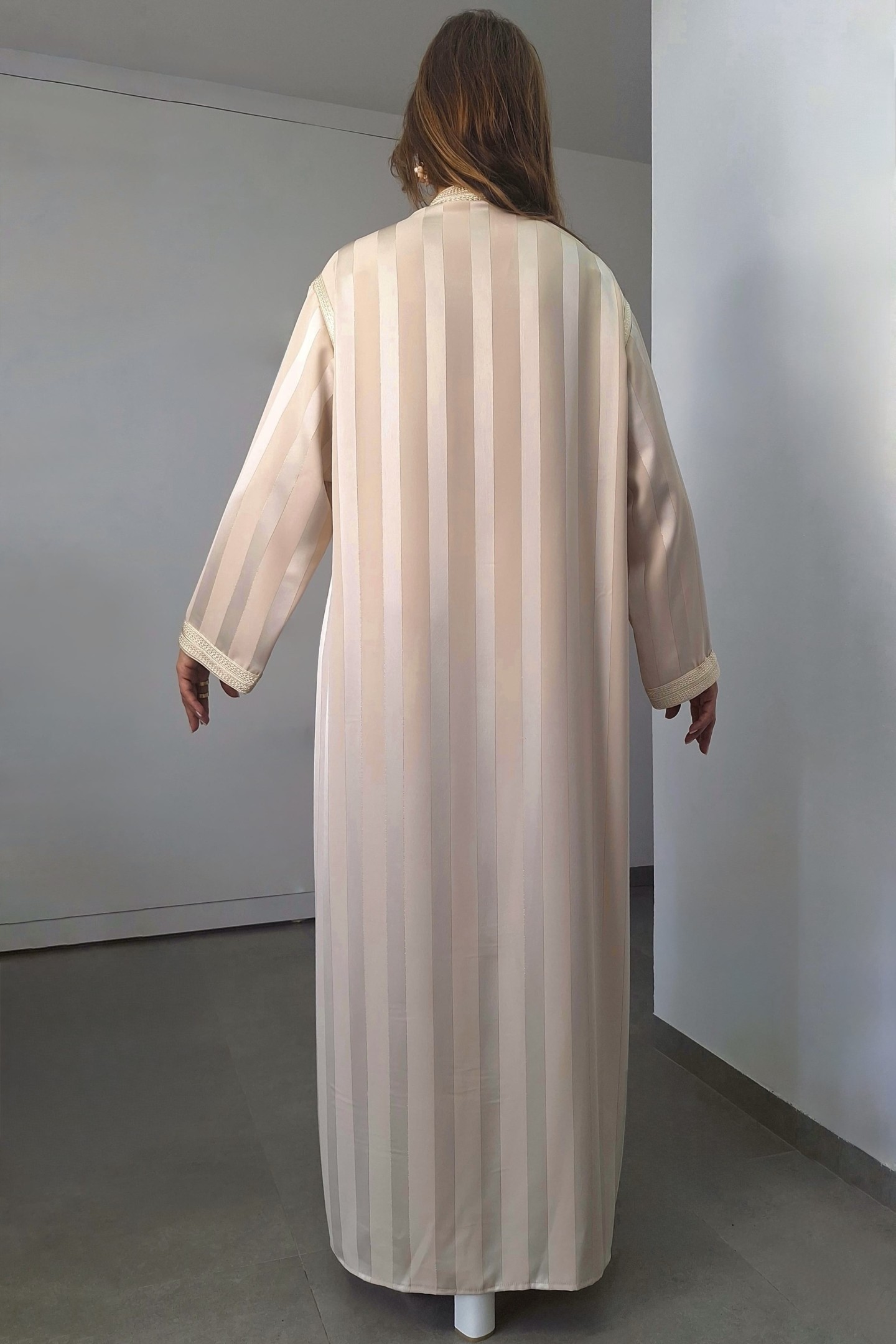 Robe Imen — Satin Fluide & Col Officier Signature