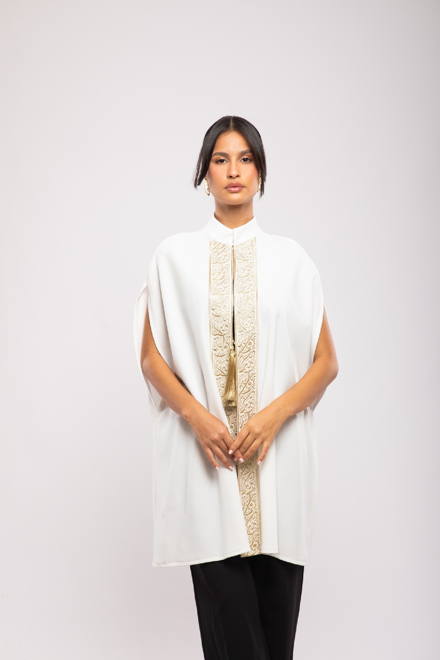 Cape Rayhana Crêpe Courte Calligraphie Évasée Chic