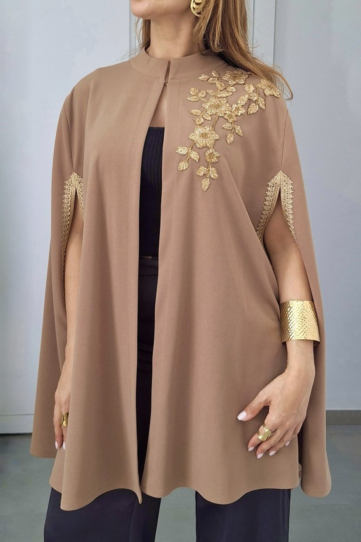 Cape Warda Crêpe Courte Évasée Broderie Fleur Chic