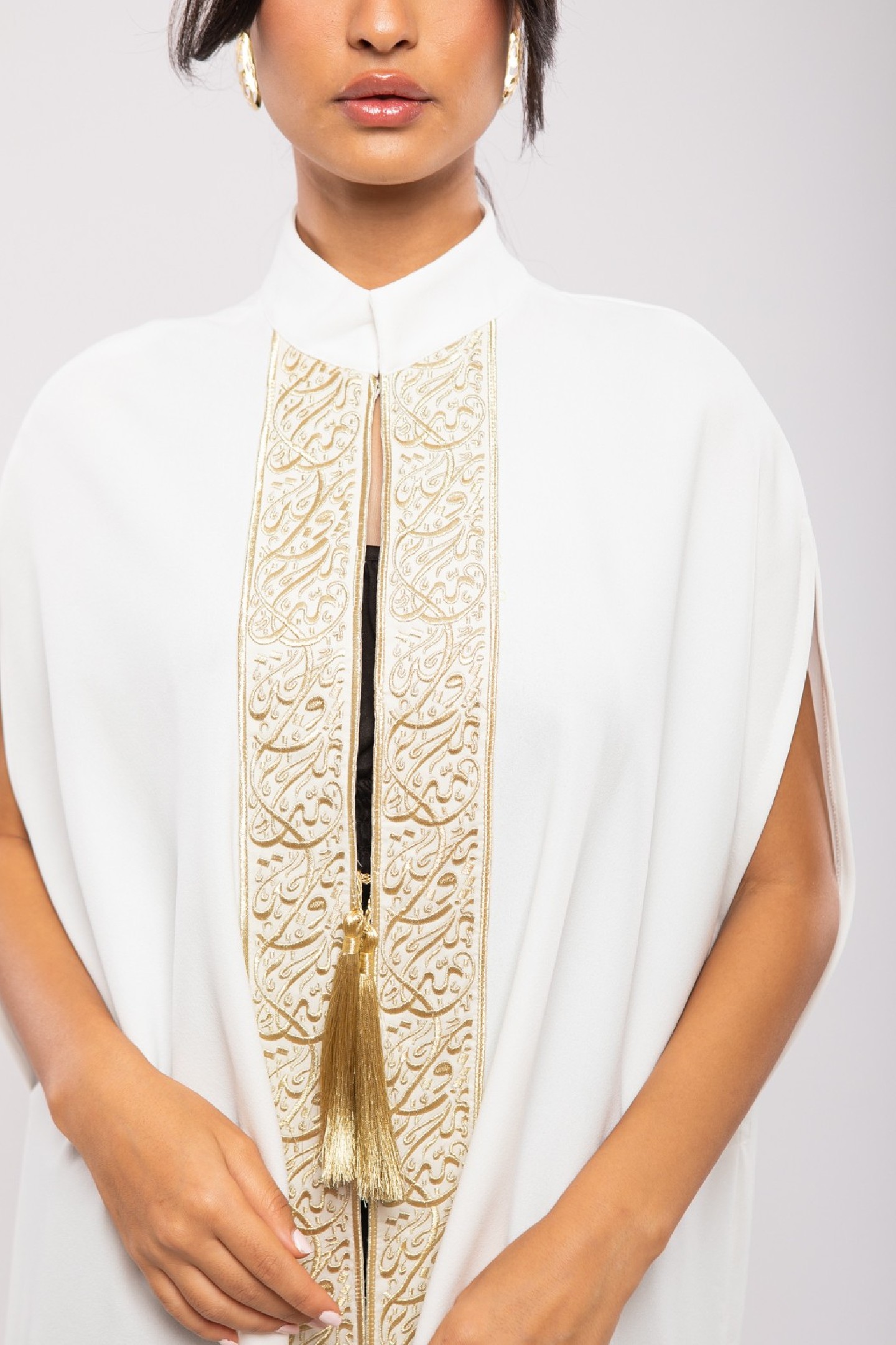 Cape Rayhana Crêpe Courte Calligraphie Évasée Chic