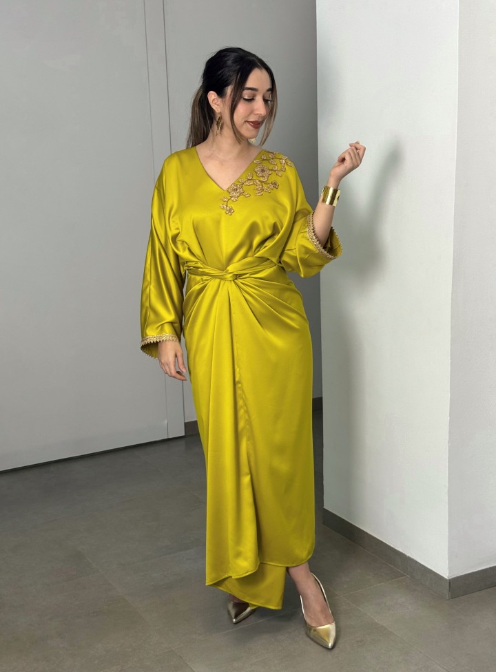 Robe Zina — Satin de Soie & Coupe Portefeuille de Luxe