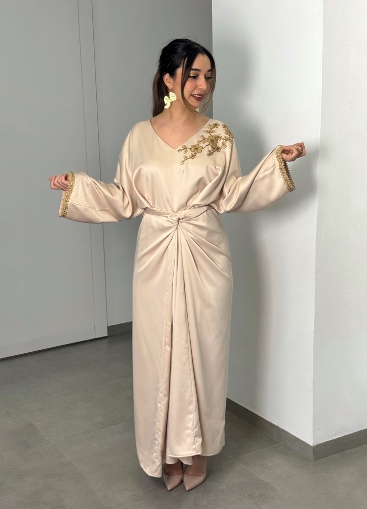 Robe Zina — Satin de Soie & Coupe Portefeuille de Luxe