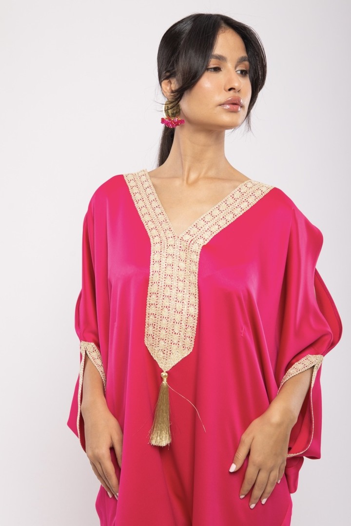 Jebba Héla Satin de Soie Courte Papillon Broderie Chic