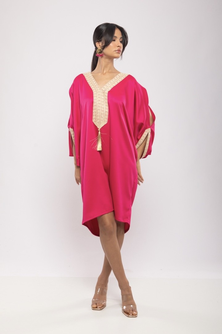 Jebba Héla Satin de Soie Courte Papillon Broderie Chic