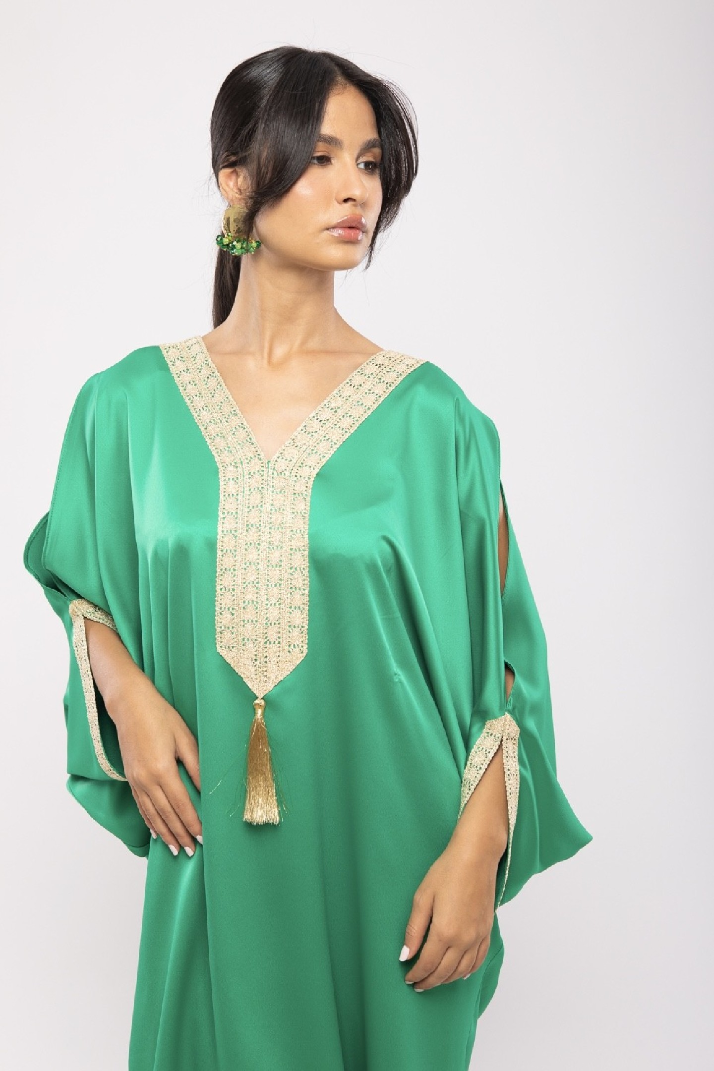 Jebba Héla Satin de Soie Courte Papillon Broderie Chic