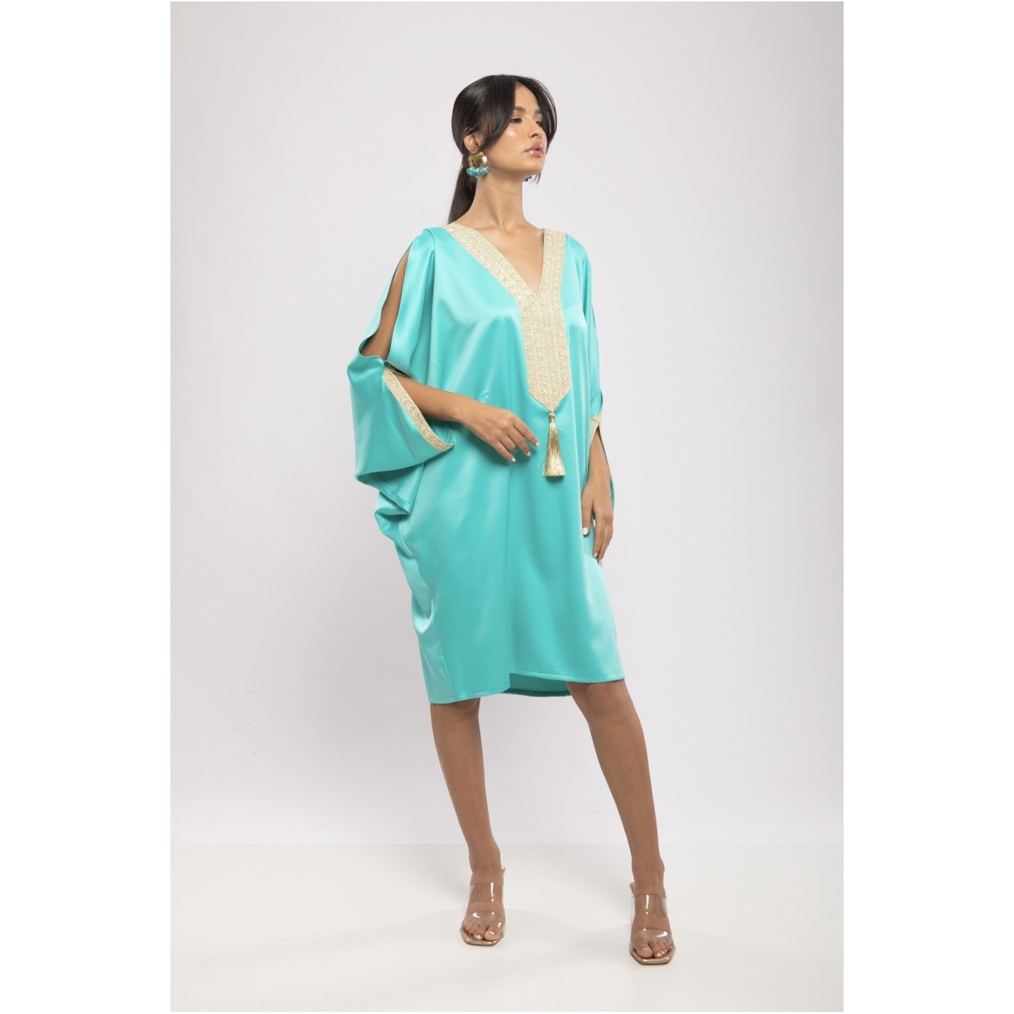 Jebba Héla Satin de Soie Courte Papillon Broderie Chic