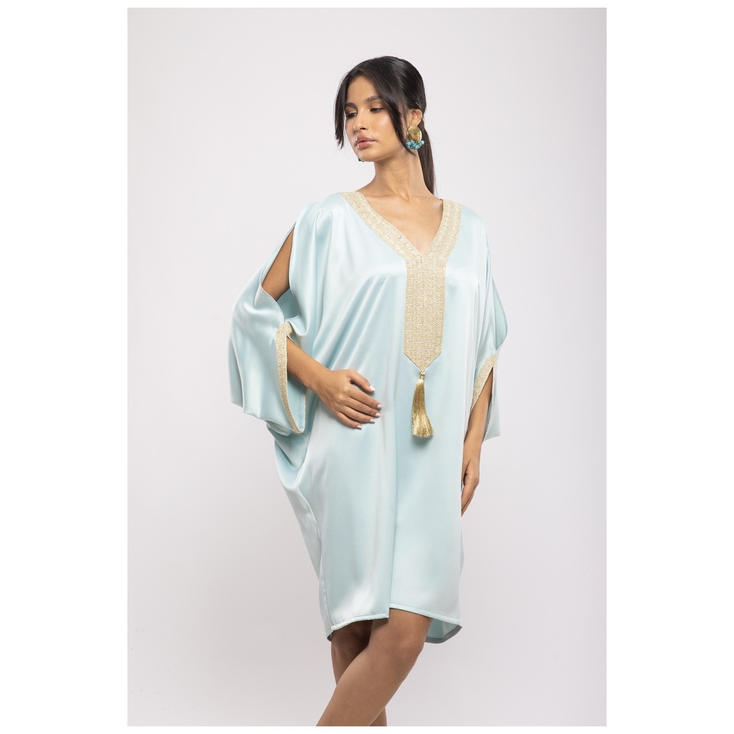 Jebba Héla Satin de Soie Courte Papillon Broderie Chic