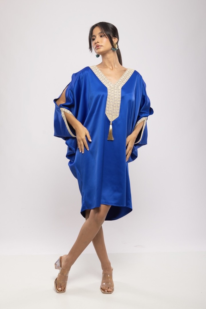 Jebba Héla Satin de Soie Courte Papillon Broderie Chic