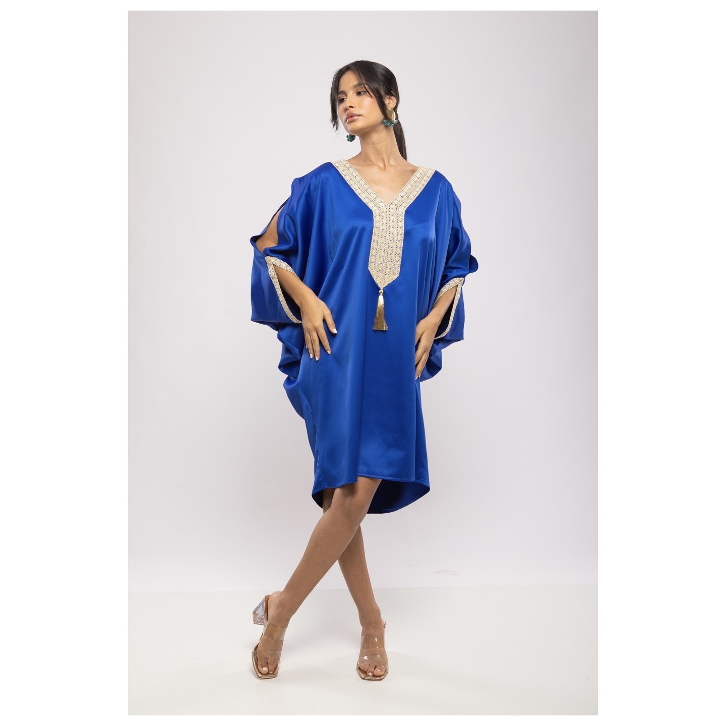 Jebba Héla Satin de Soie Courte Papillon Broderie Chic