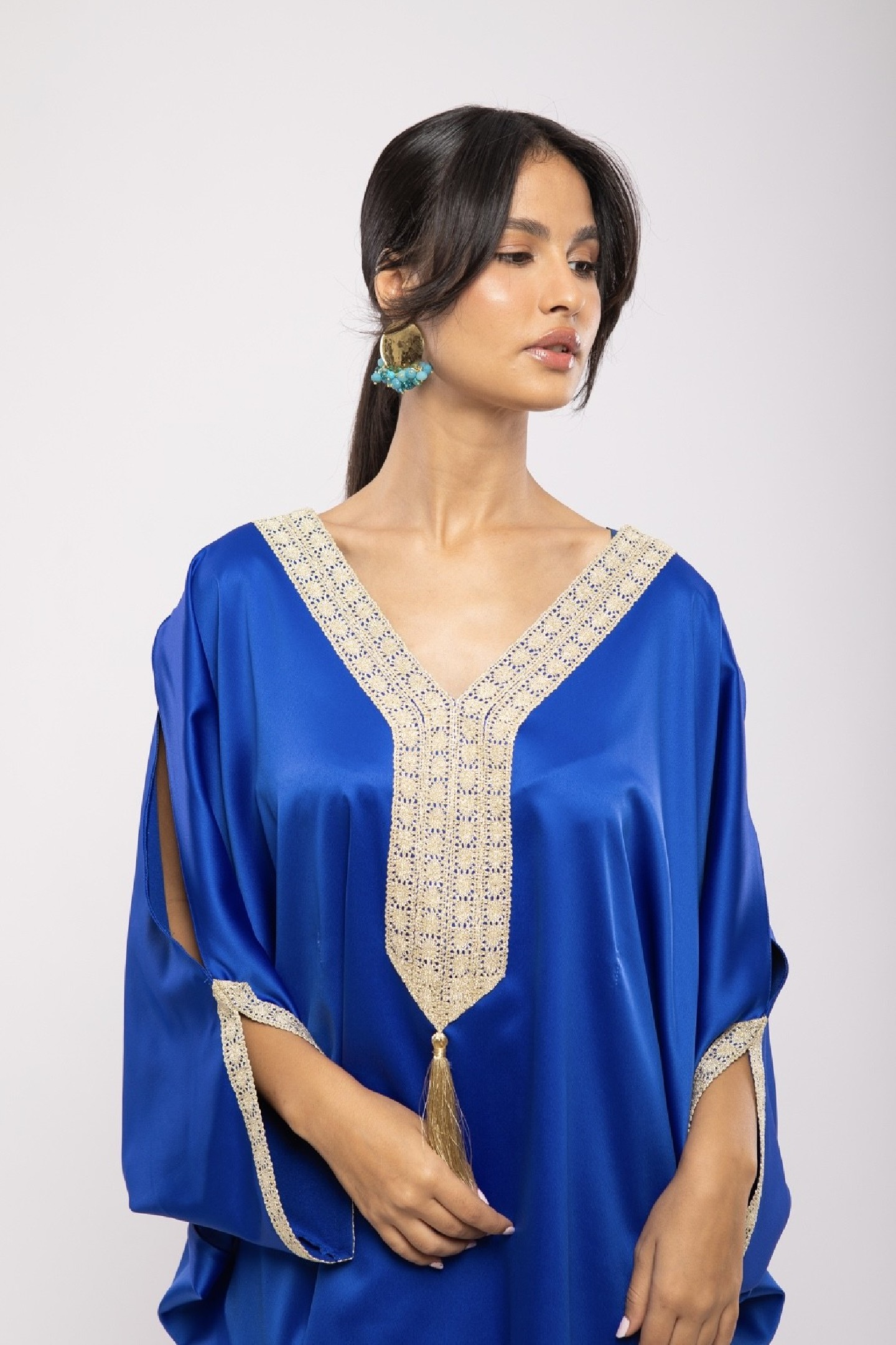 Jebba Héla Satin de Soie Courte Papillon Broderie Chic