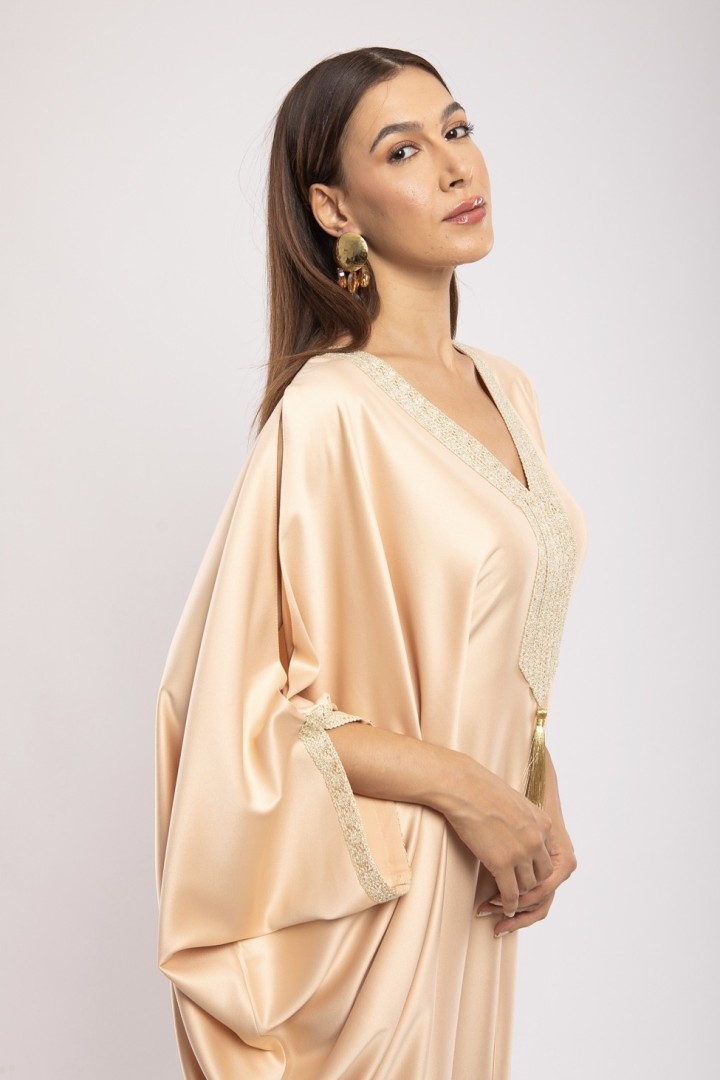 Jebba Héla Satin de Soie Courte Papillon Broderie Chic