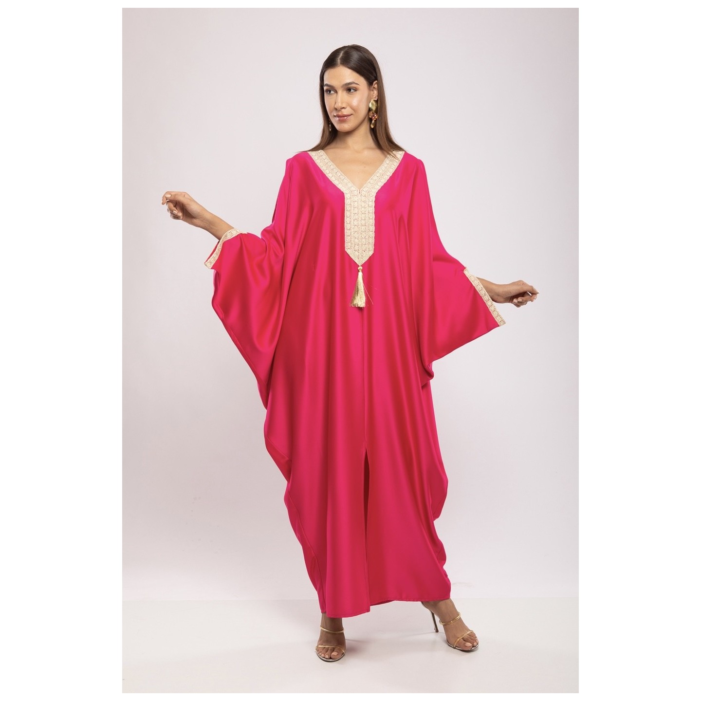 Robe Mayssa — Satin de Soie Longue & Broderie de Prestige
