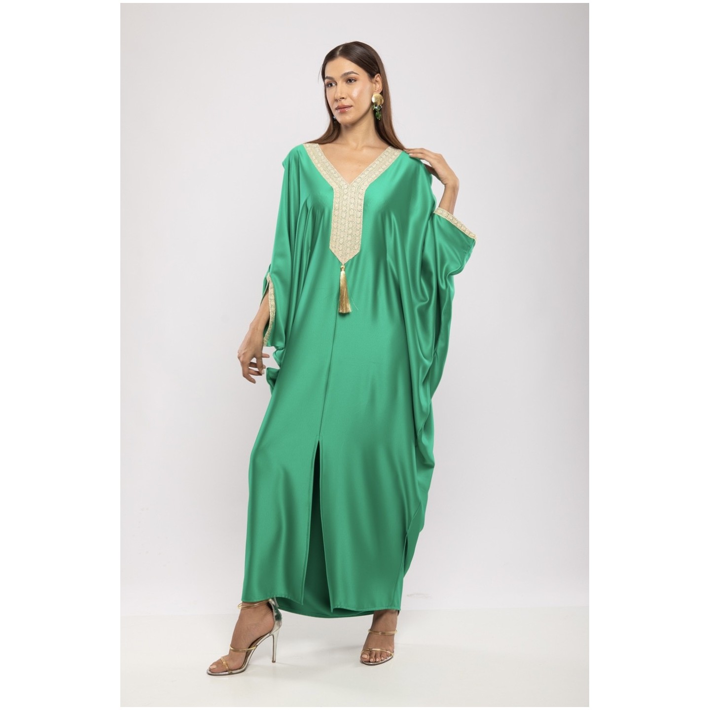 Robe Mayssa — Satin de Soie Longue & Broderie de Prestige