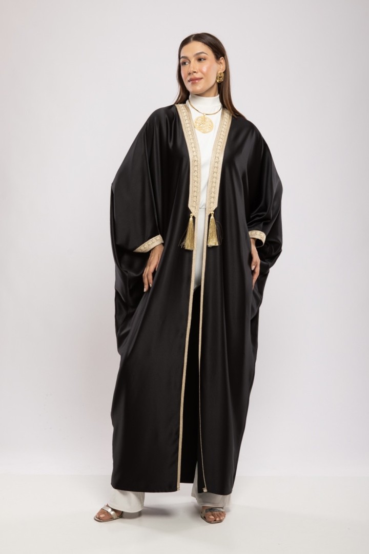 Abaya Syrine Satin de Soie Fluide Coupe Papillon Raffinée