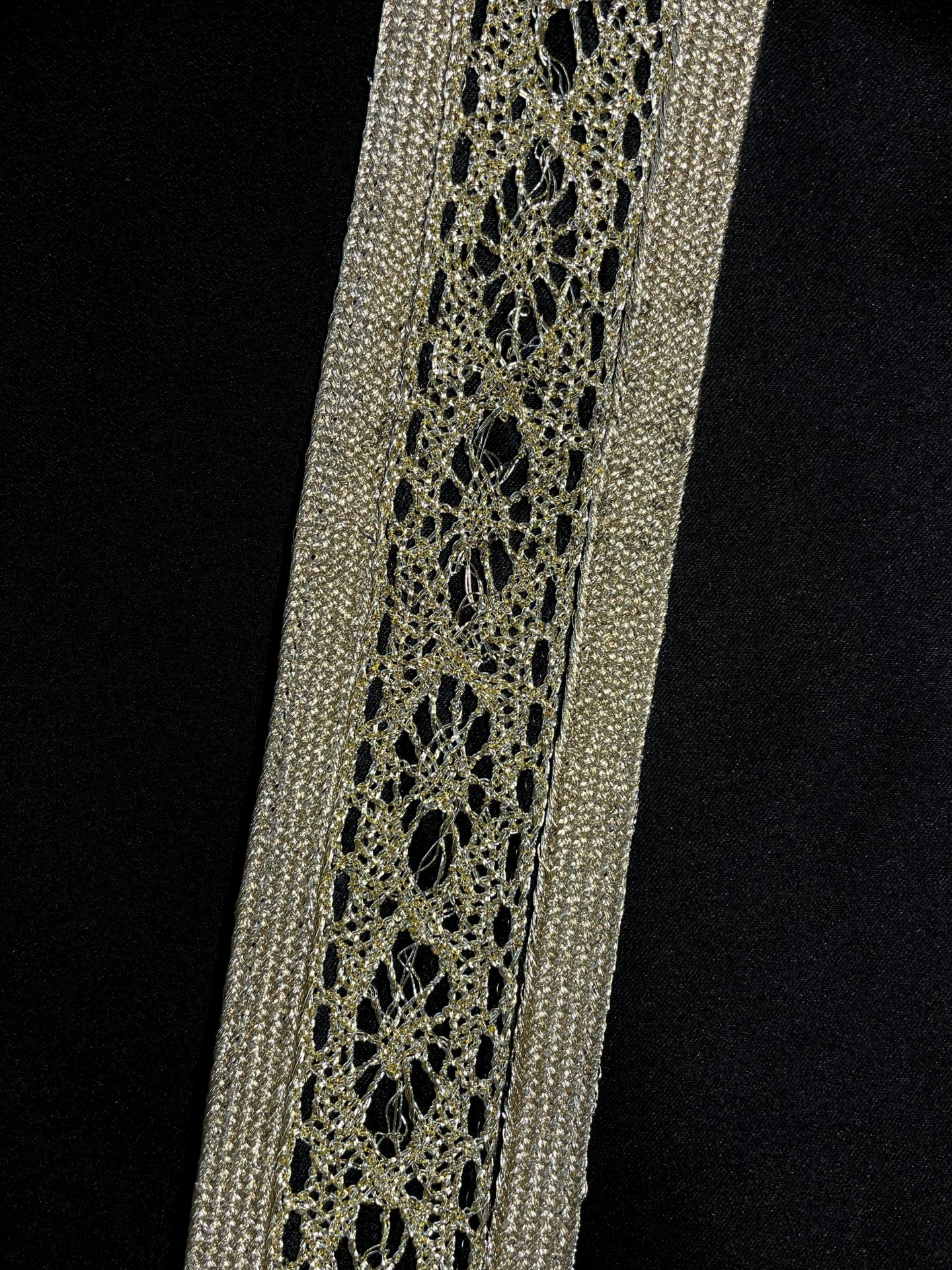 Abaya Syrine Satin de Soie Fluide Coupe Papillon Raffinée