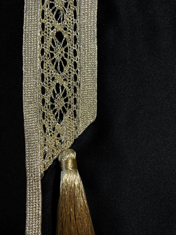 Abaya Syrine Satin de Soie Fluide Coupe Papillon Raffinée