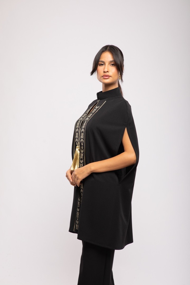 Cape Amira Crêpe Courte Évasée Bordure Berbère Chic