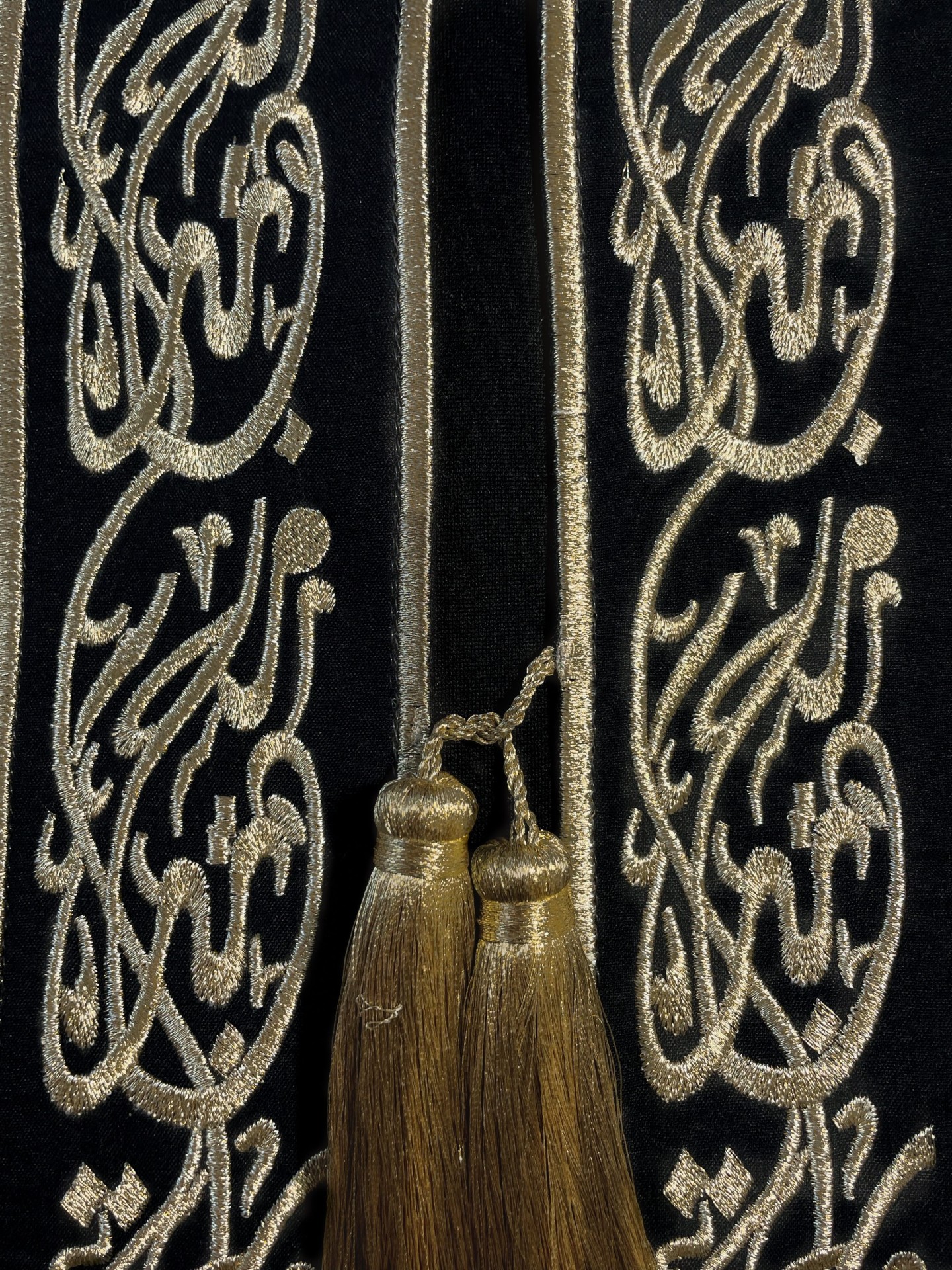 Cape Rayhana Crêpe Courte Calligraphie Évasée Chic