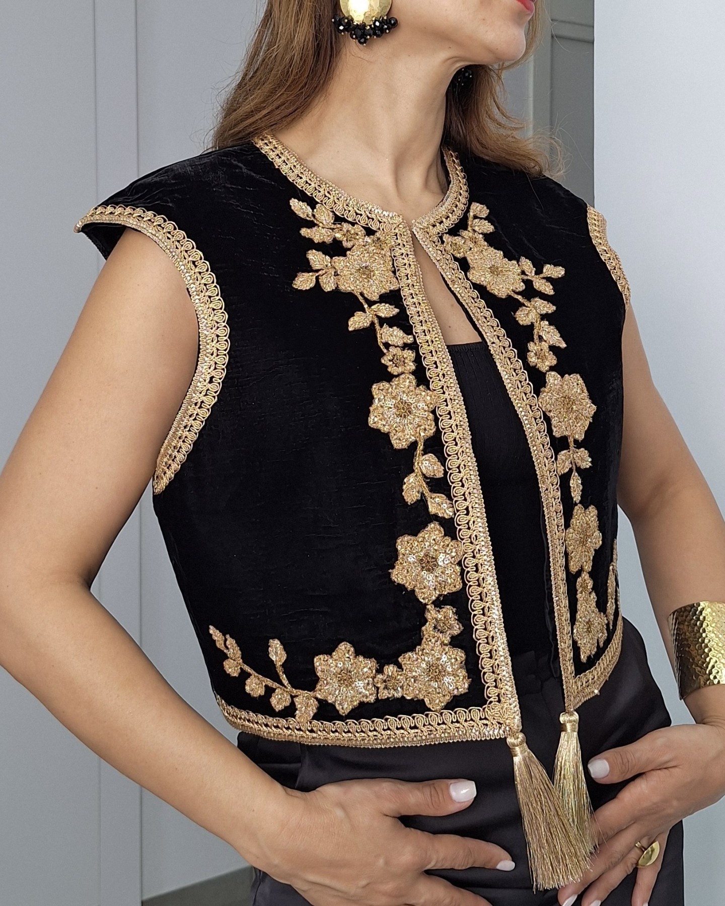 Veste Ines Velours — Épaules Structurées & Broderie de Luxe